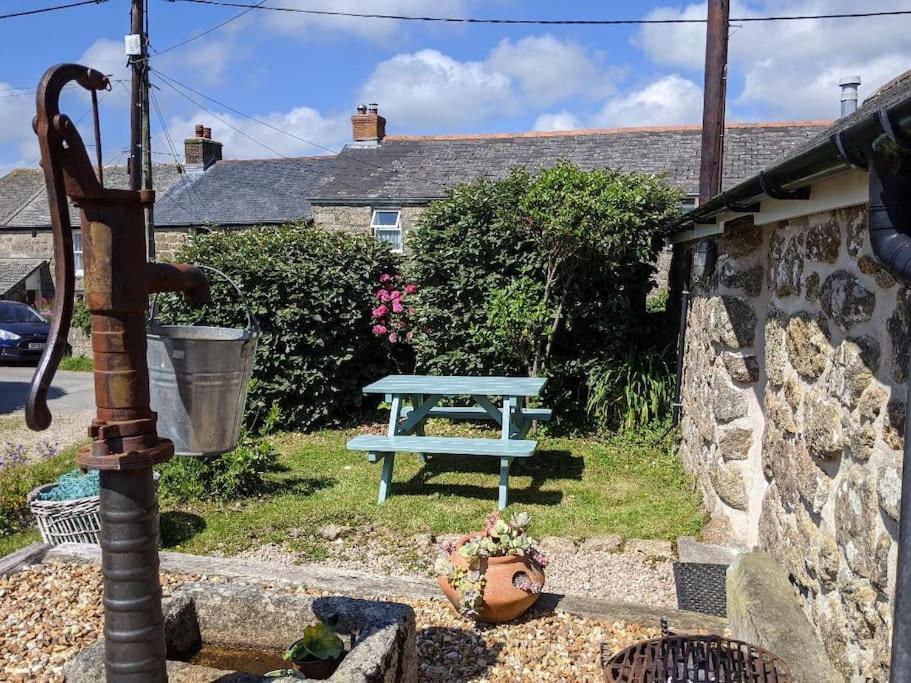 Little Barn Near Treen Cliffs And Beach Saint Levan Exterior foto